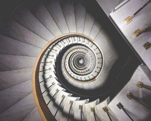 Treppenhausreinigung leicht gemacht? Gebäudereinigung Essen putzt Treppenhaus